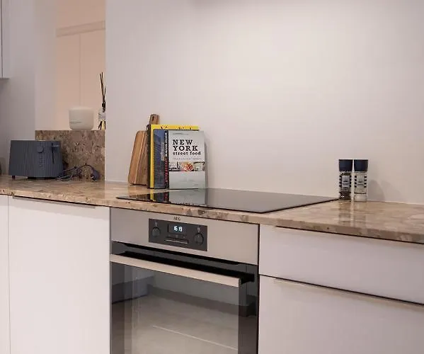 Snoring Bastards אוסטנדה